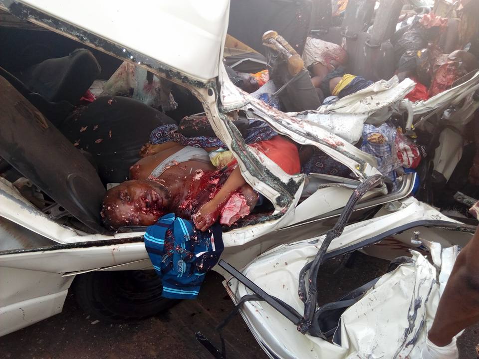 Fatal Accident Kills All Passengers In A Bus Along Lagos-Benin Road (Graphi...