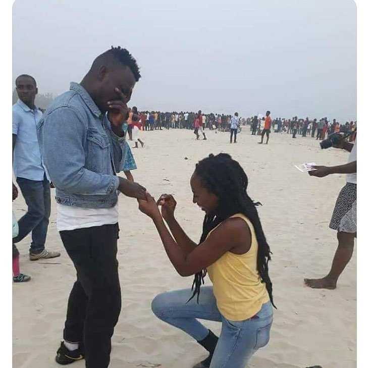 Lady Kneels Down To Propose To Her Man In Public While He Cries ...