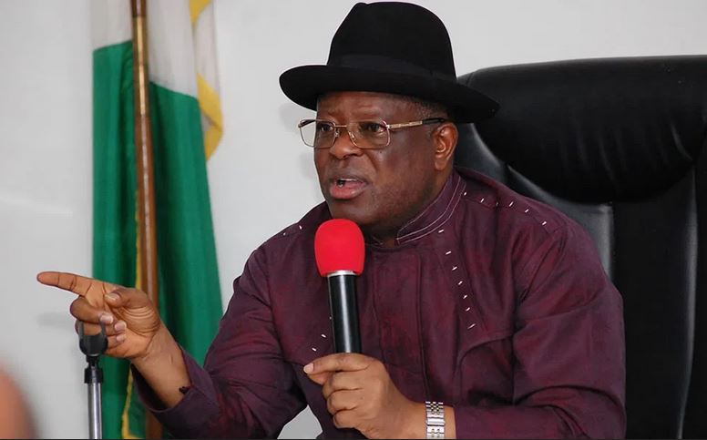 Gov. Umahi Punished 5 Of His Aides After Catching Many People Without Face Masks In Abakalii Market