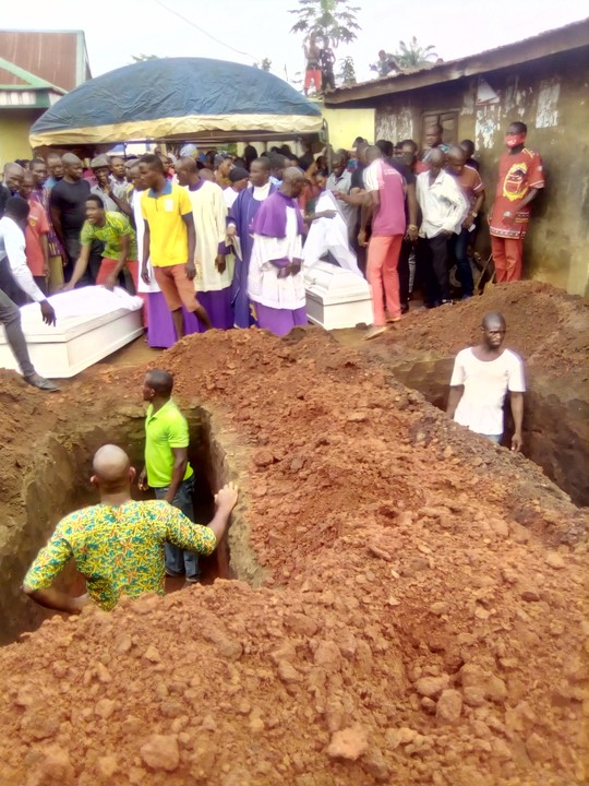 Burial Of Man & His Pregnant Wife Killed In Yenagoa, Bayelsa By Cultists  (Photos) » No.1 Entertainment Hub