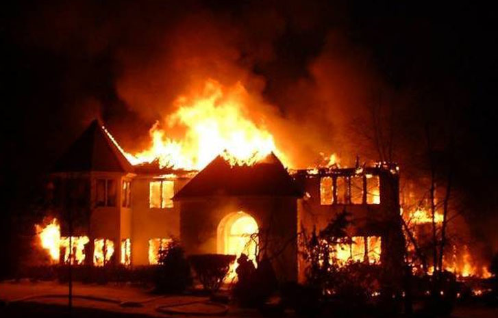 Chaos As Monarch Is Shot Dead In Enugu, Houses Burnt